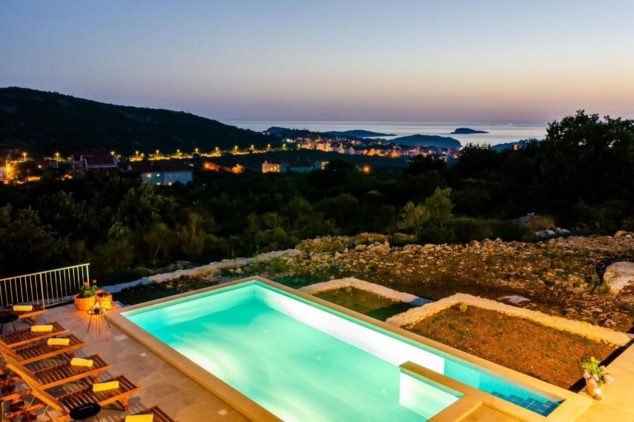 Rubea Villa *