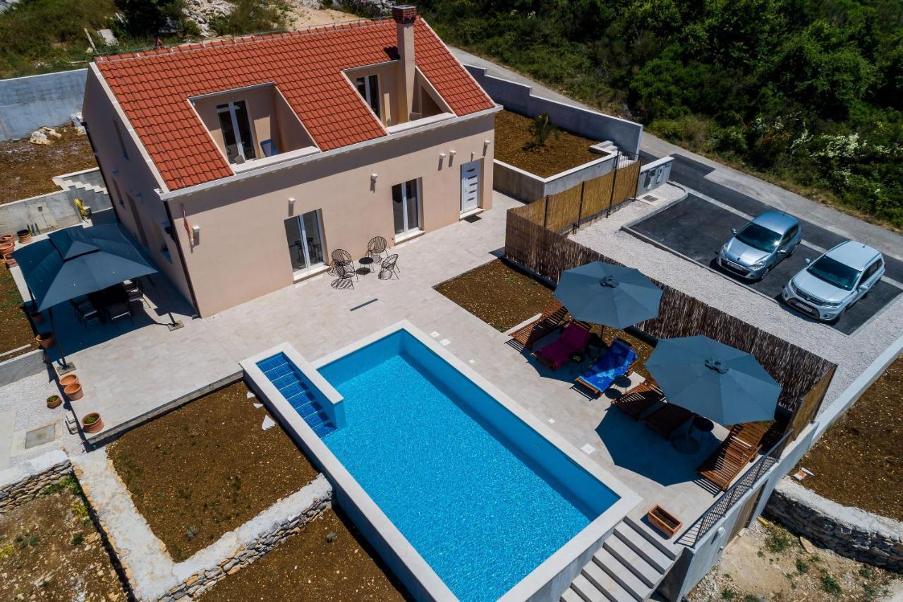 Rubea Villaer Cavtat
