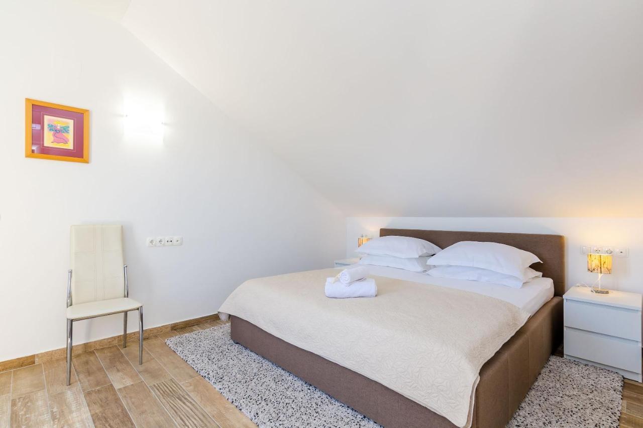 Rubea Villaer Cavtat